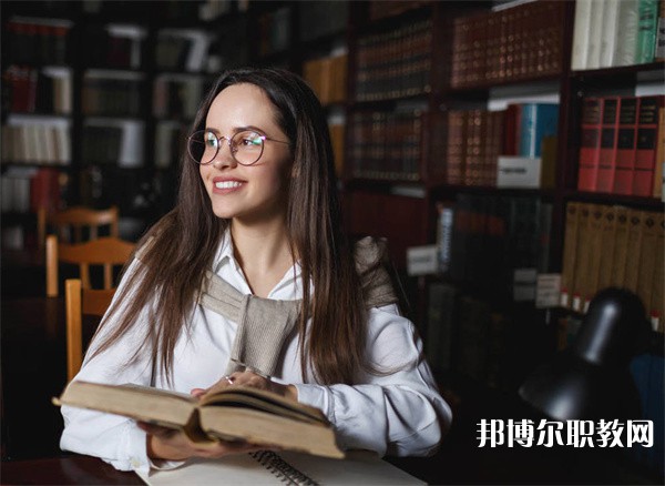 廣西哪里的中職學(xué)校能讀農(nóng)業(yè)機(jī)械使用與維修(汽修運(yùn)用與維修、數(shù)控技術(shù)、無人機(jī)方向)專業(yè)