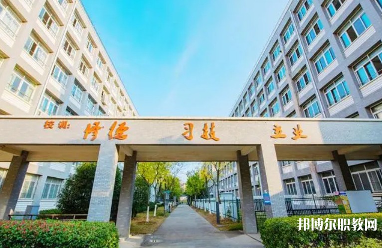 2024青島西海岸新區(qū)職業(yè)中等專業(yè)學(xué)校招生計劃 招生人數(shù)是多少(附要求、條件、對象)