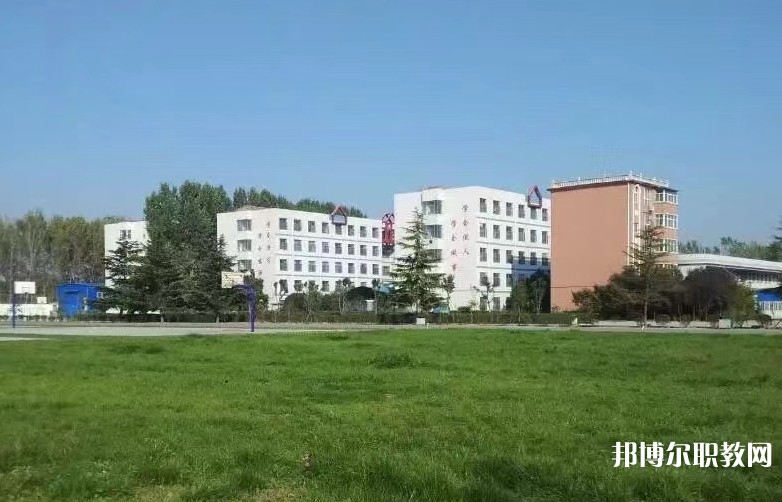 青島博愛成人中等專業(yè)學校地址，乘車路線
