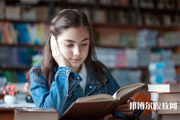 廣西哪里的中職學(xué)校能讀商務(wù)英語(yǔ)與文秘專(zhuān)業(yè)