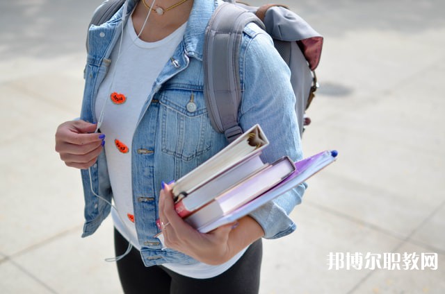 貴州哪里的職業(yè)學校能讀鐵路客運服務專業(yè)