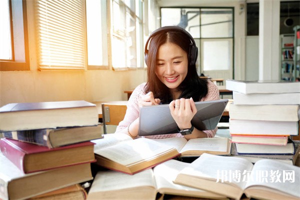 云南哪里的中專學校能讀商務(wù)日語專業(yè)專業(yè)
