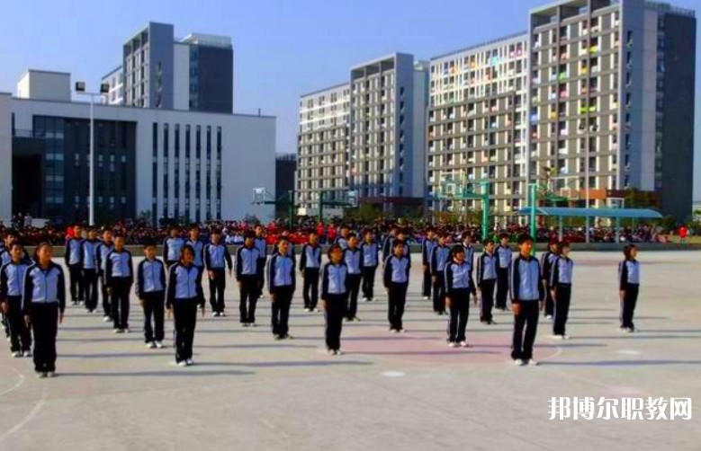 安徽2025年鐵路學(xué)校中專升大?？际裁? width=