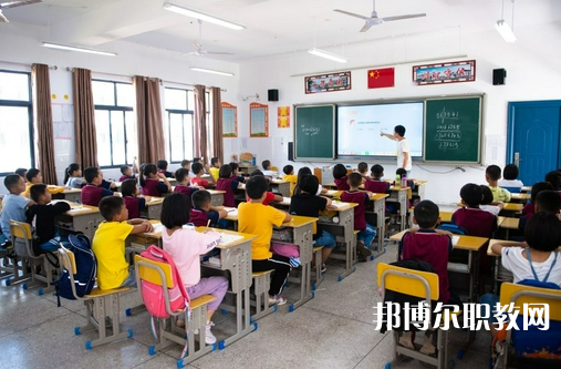 2025安順職業(yè)學(xué)校最新排名前三名單