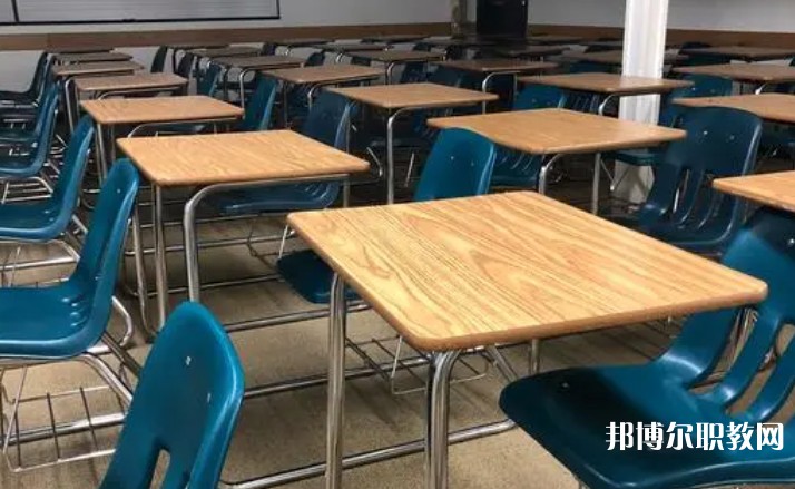 成都2025年鐵路學(xué)校中專升大?？际裁? width=