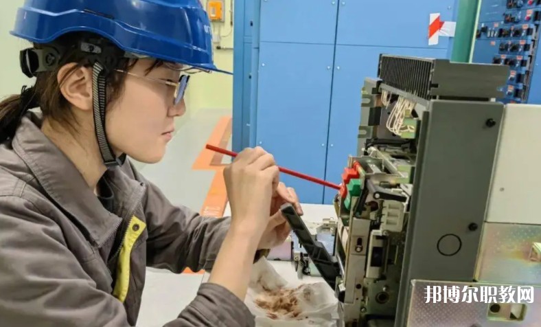 四川2025年女生讀電工學(xué)校學(xué)什么專業(yè)好